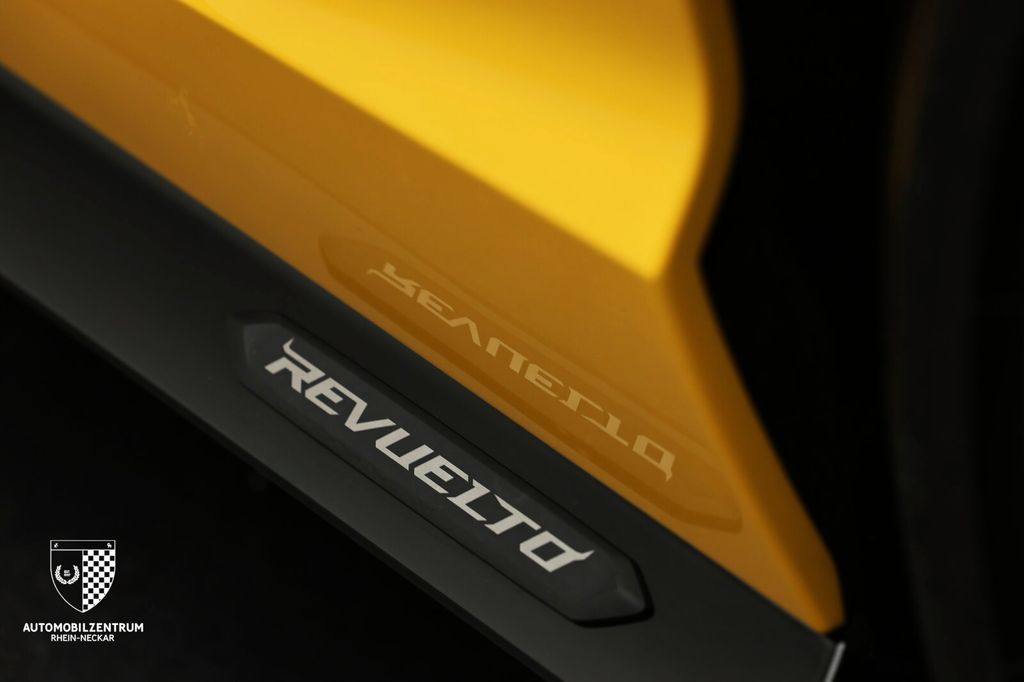 Lamborghini Revuelto 2024