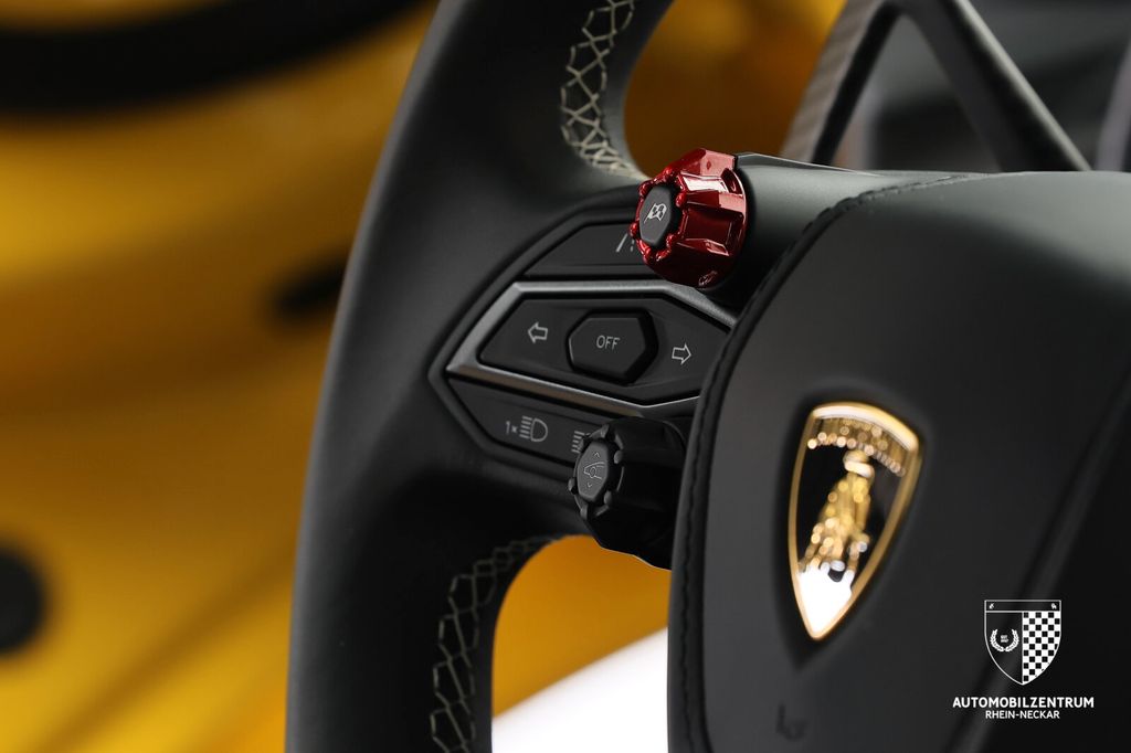 Lamborghini Revuelto 2024