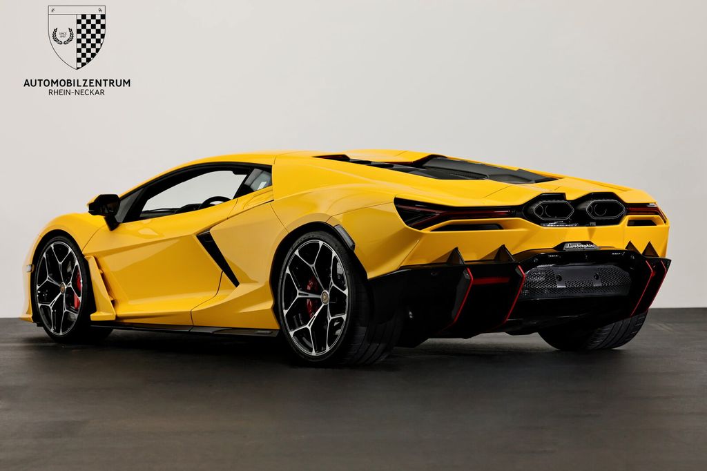 Lamborghini Revuelto 2024