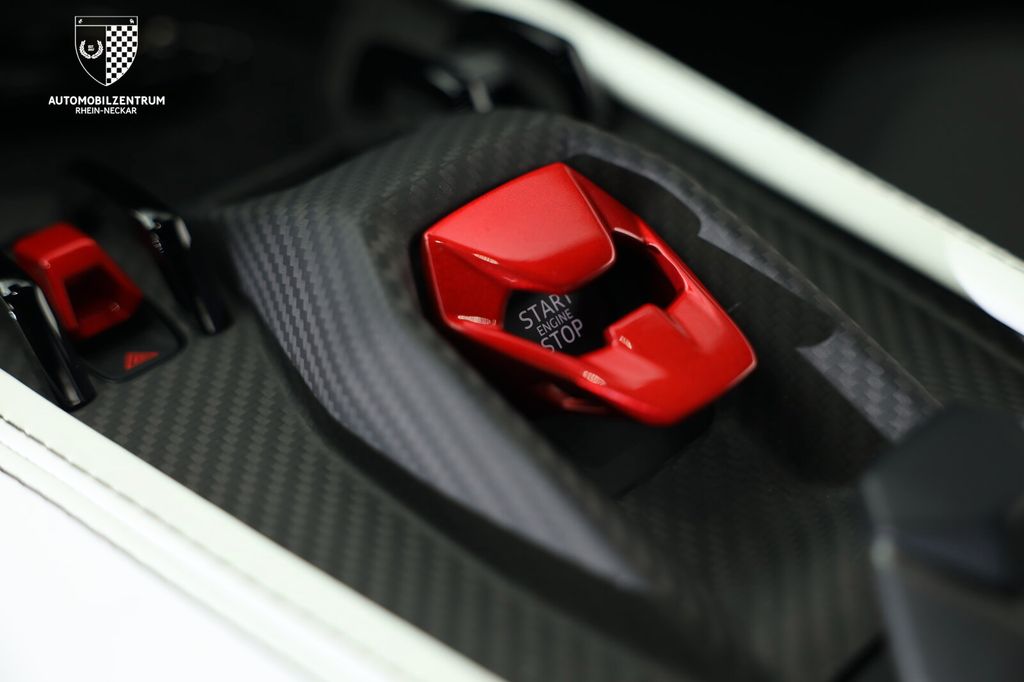 Lamborghini Revuelto 2024