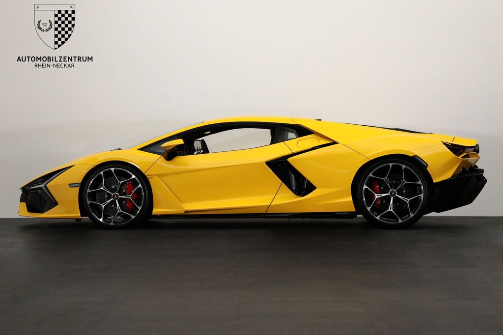 Lamborghini Revuelto 2024
