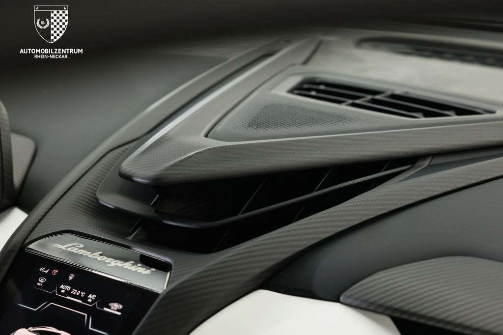 Lamborghini Revuelto 2024