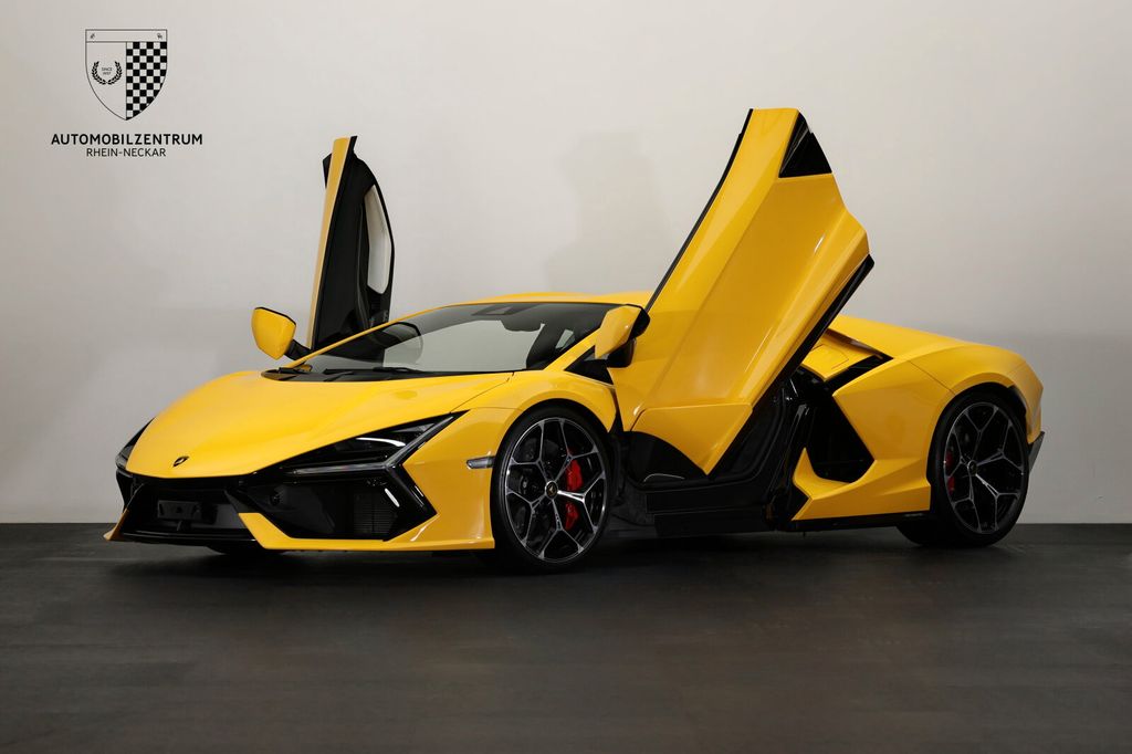 Lamborghini Revuelto 2024