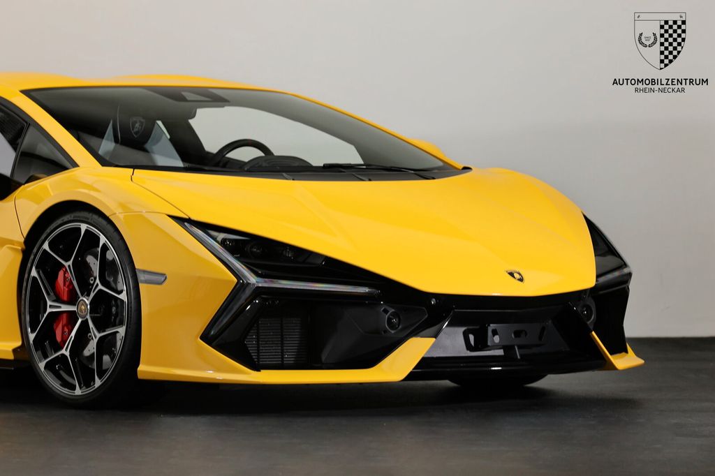 Lamborghini Revuelto 2024