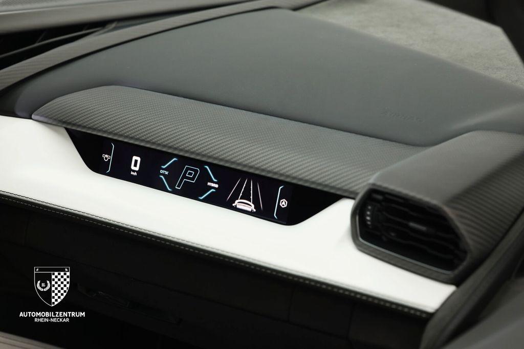 Lamborghini Revuelto 2024