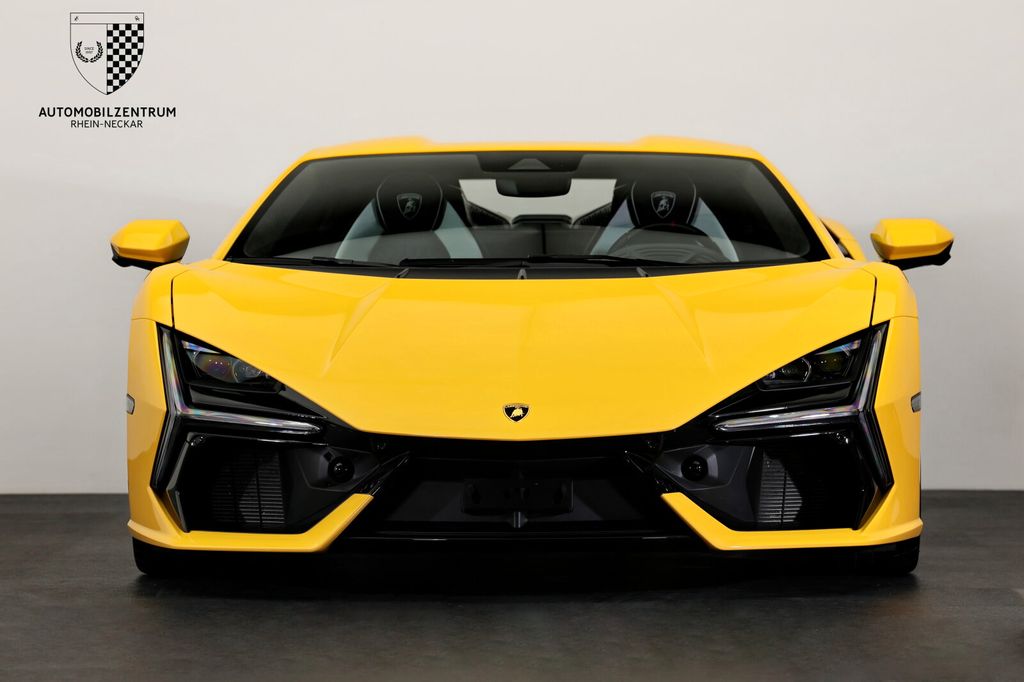 Lamborghini Revuelto 2024