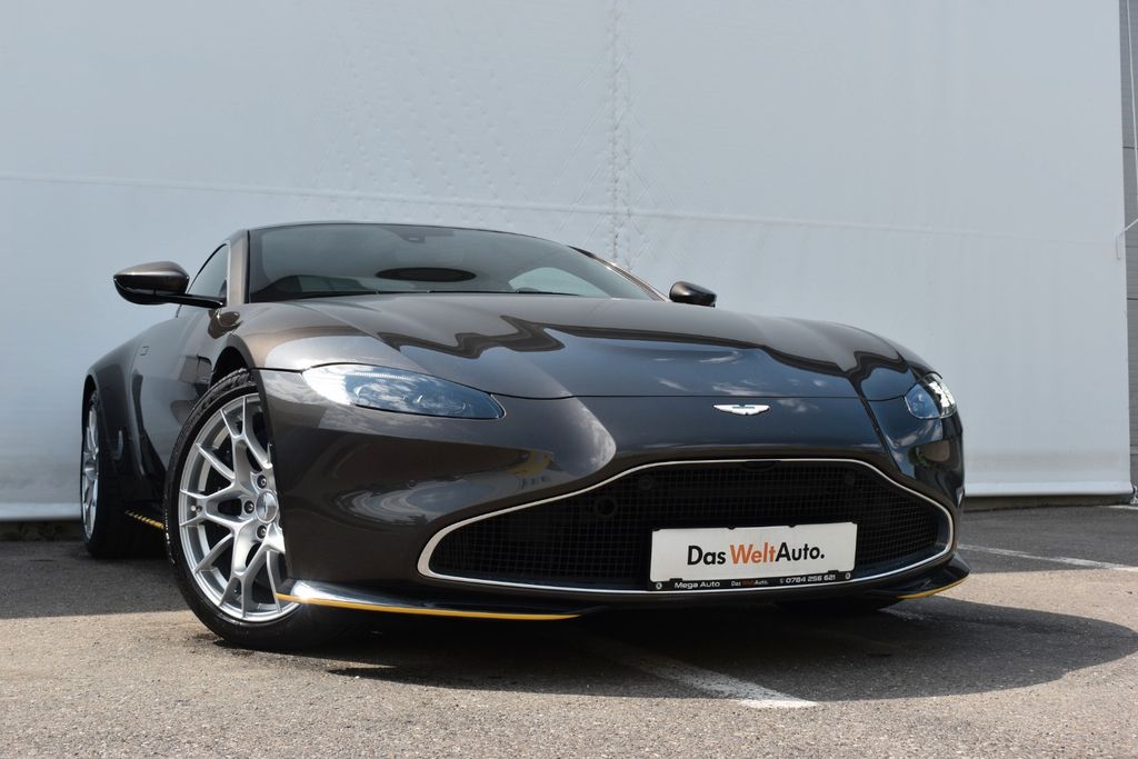 Aston Martin V8 Vantage 2021
