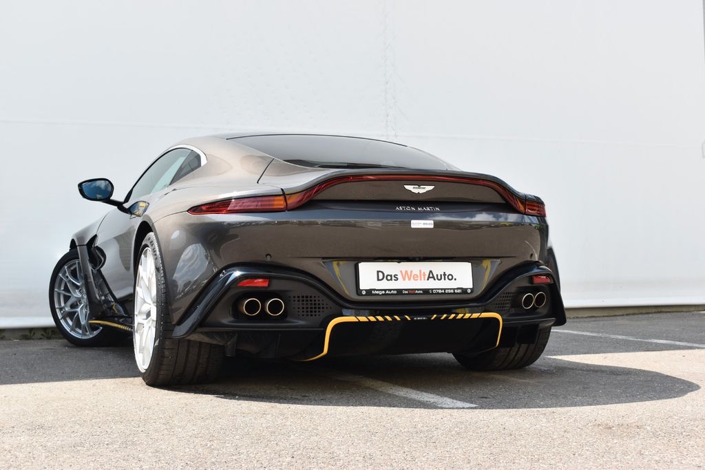 Aston Martin V8 Vantage 2021