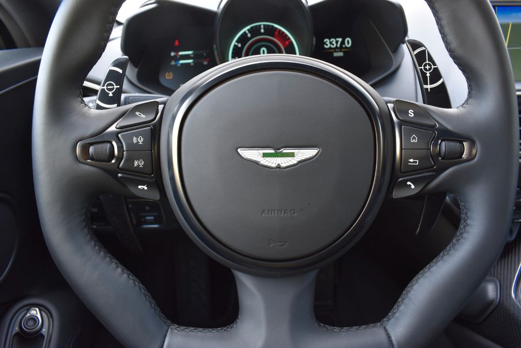 Aston Martin V8 Vantage 2021