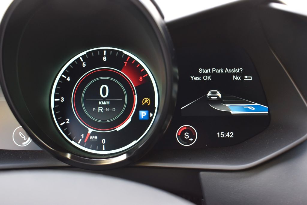 Aston Martin V8 Vantage 2021