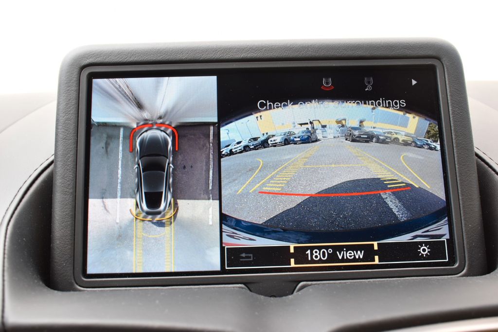 Aston Martin V8 Vantage 2021