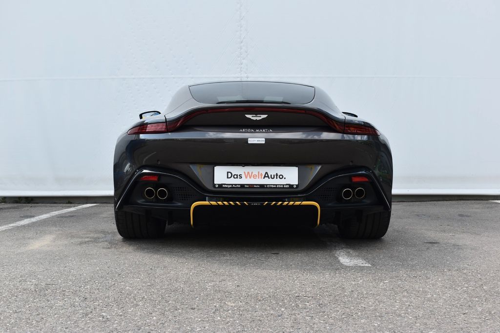 Aston Martin V8 Vantage 2021