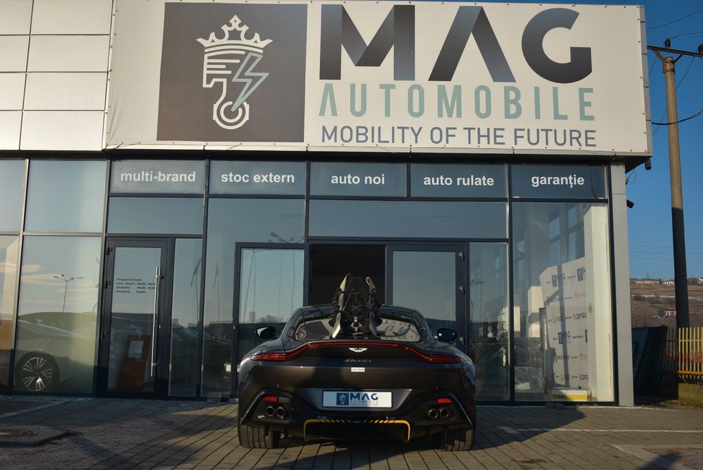 Aston Martin V8 Vantage 2021