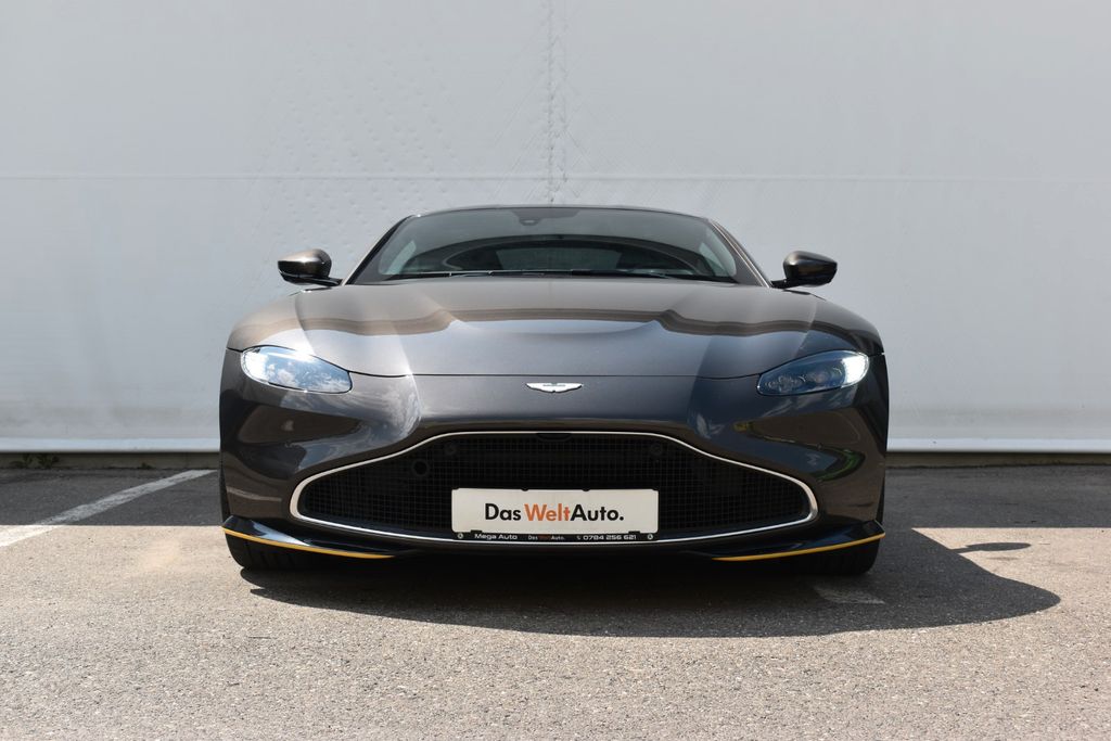 Aston Martin V8 Vantage 2021