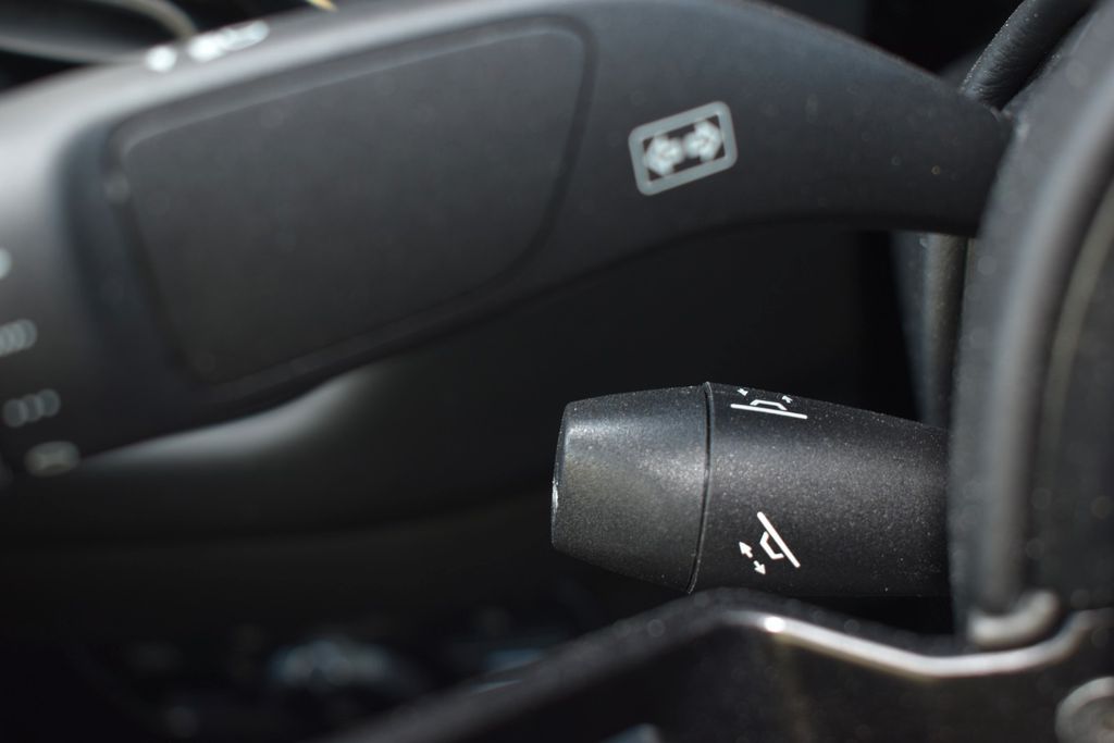 Aston Martin V8 Vantage 2021