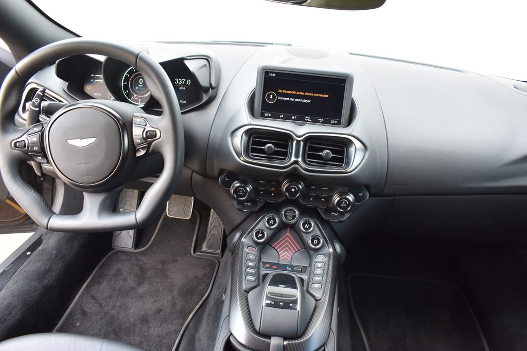 Aston Martin V8 Vantage 2021