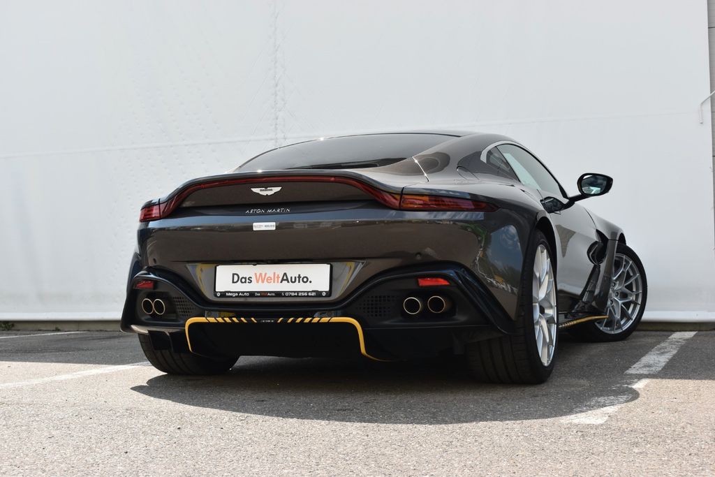 Aston Martin V8 Vantage 2021