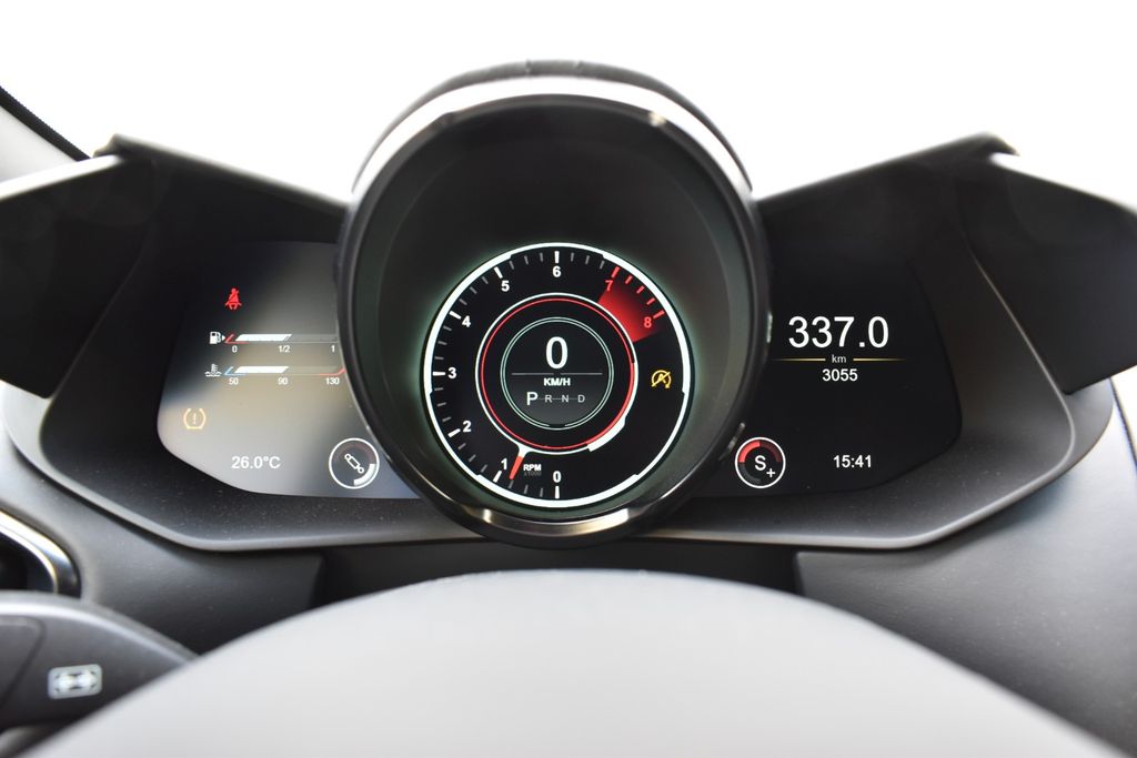 Aston Martin V8 Vantage 2021