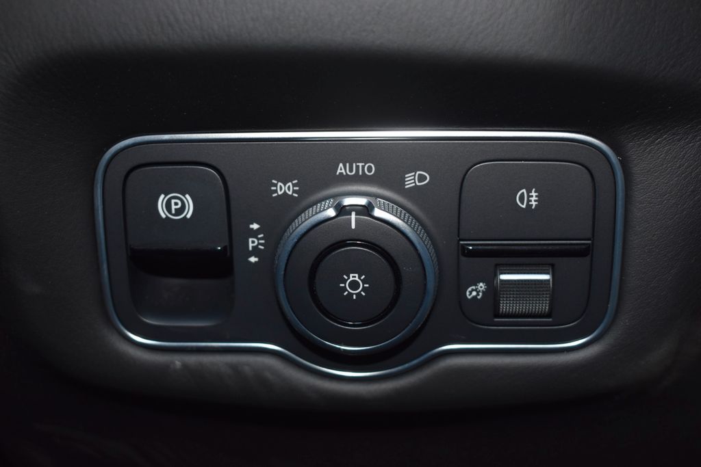 Aston Martin V8 Vantage 2021