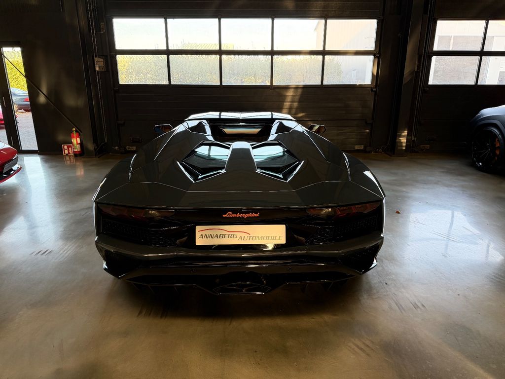 Lamborghini Aventador 2019