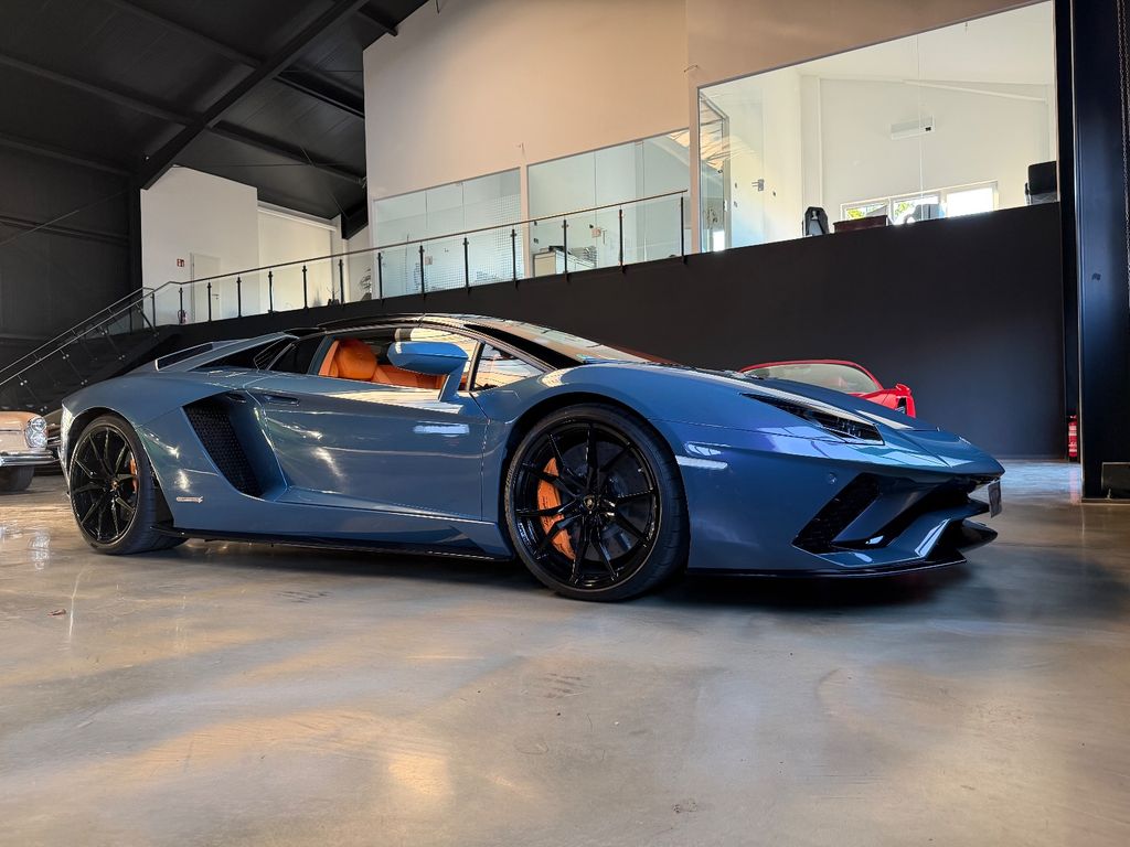 Lamborghini Aventador 2019