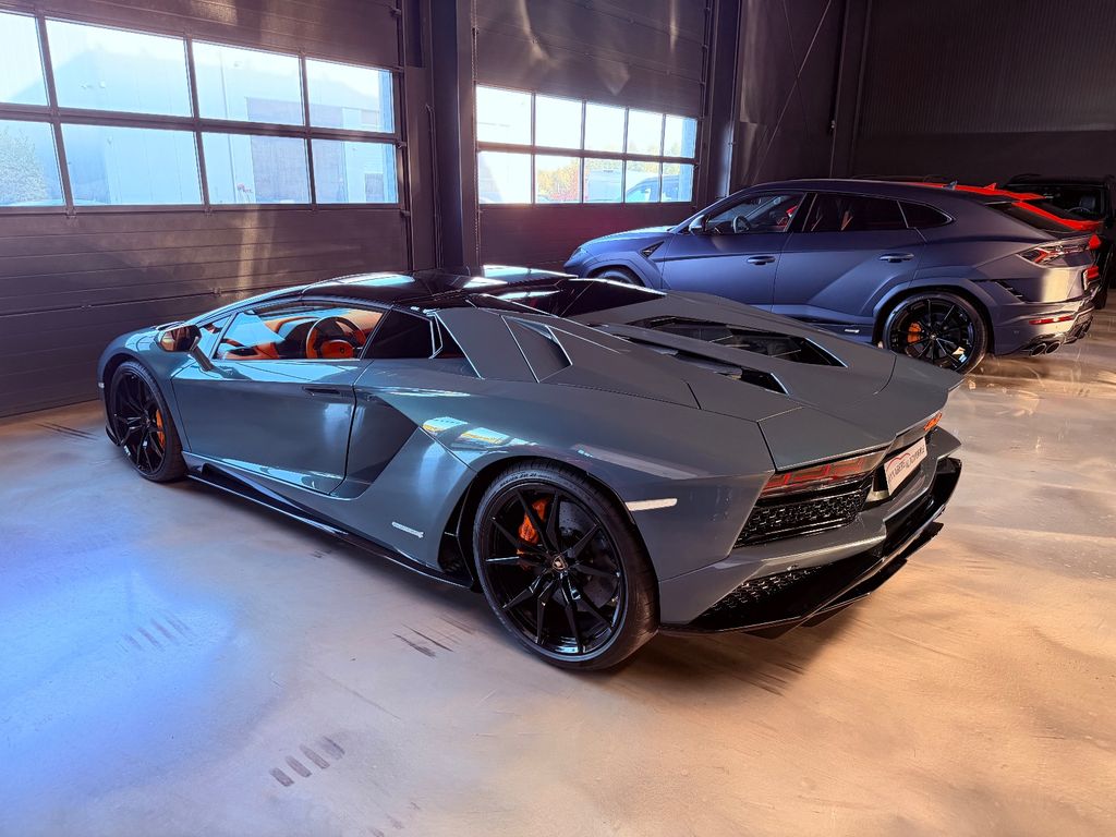 Lamborghini Aventador 2019