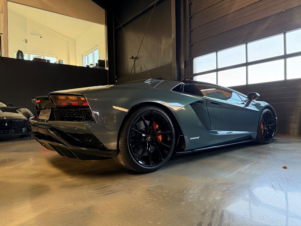 Lamborghini Aventador 2019