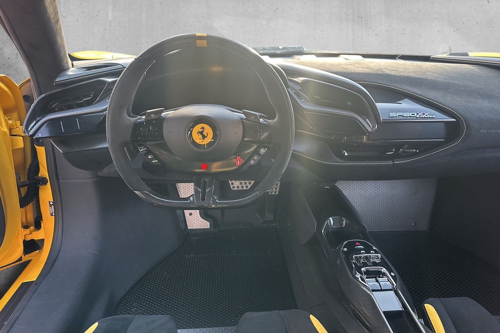 Ferrari SF90 2025