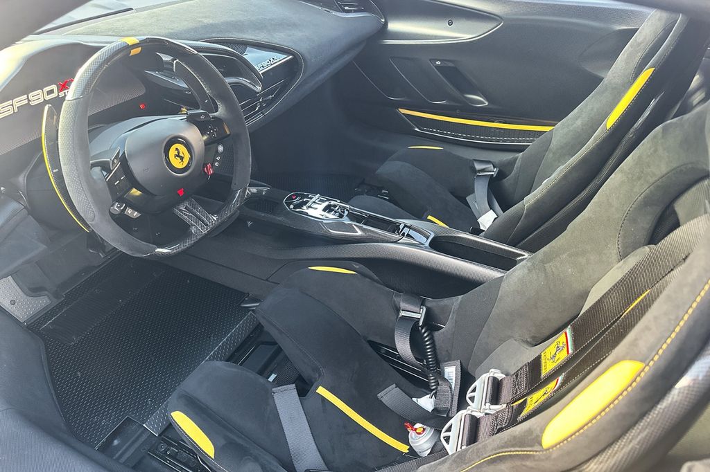 Ferrari SF90 2025