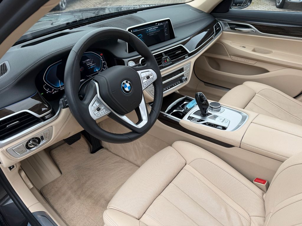 BMW 745 2022