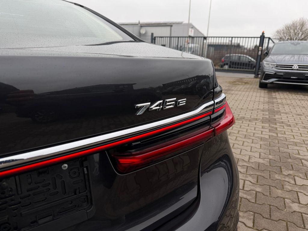 BMW 745 2022