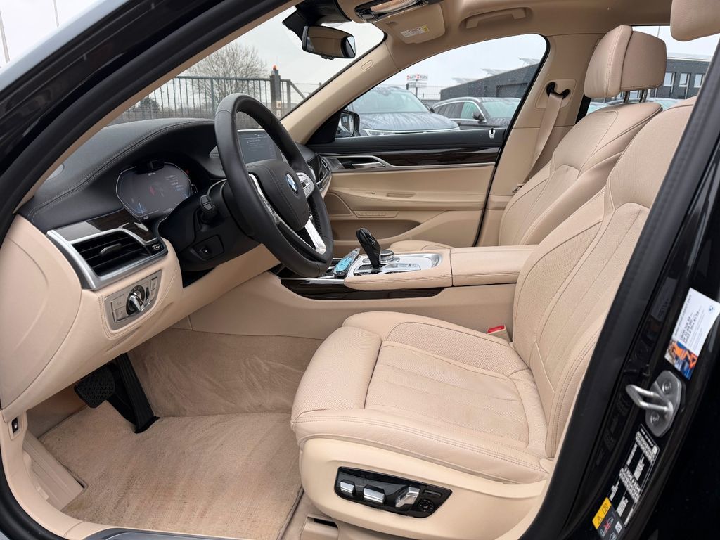 BMW 745 2022