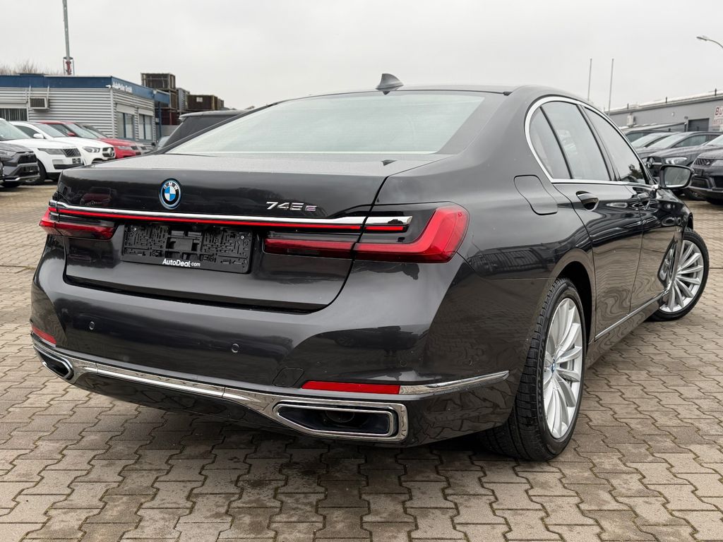 BMW 745 2022