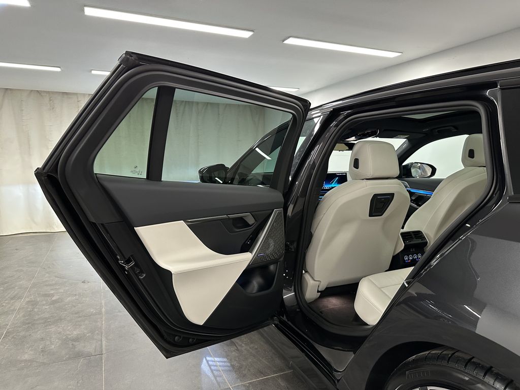 BMW i5 2025