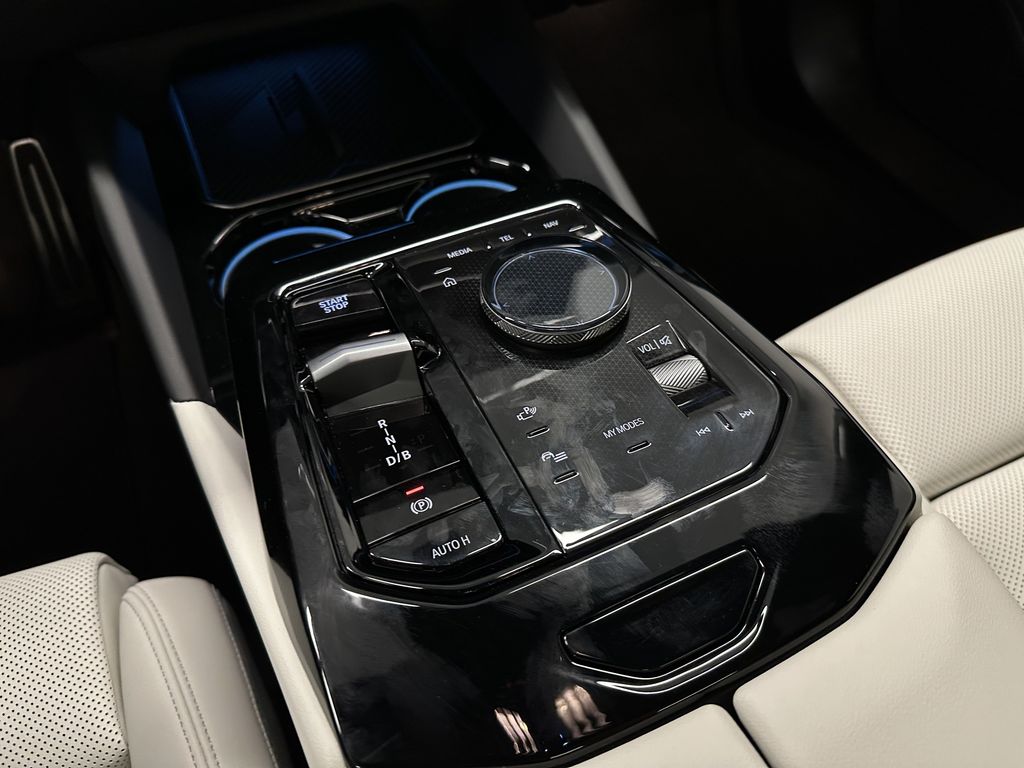 BMW i5 2025