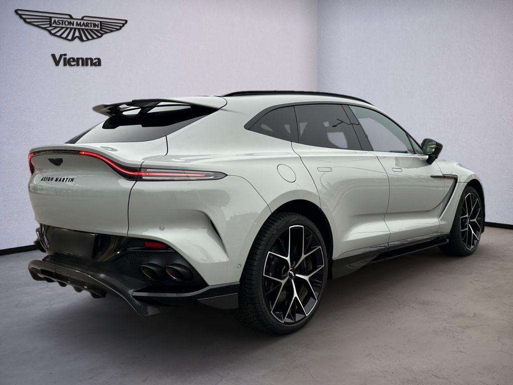 Aston Martin DBX 2024