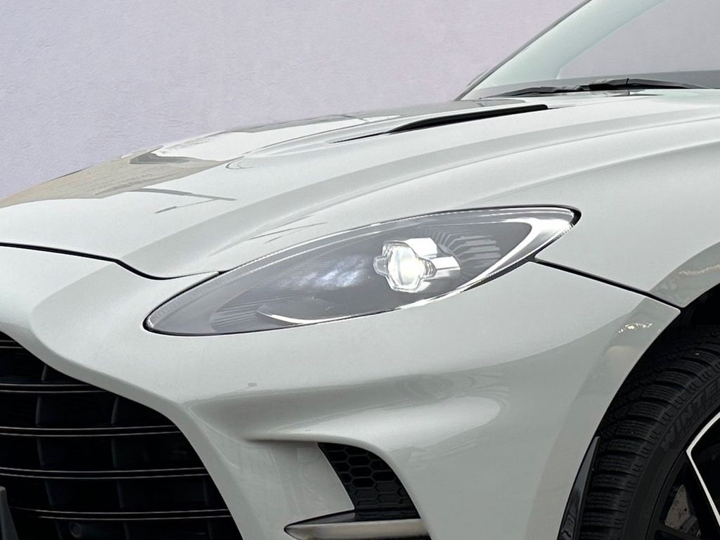 Aston Martin DBX 2024