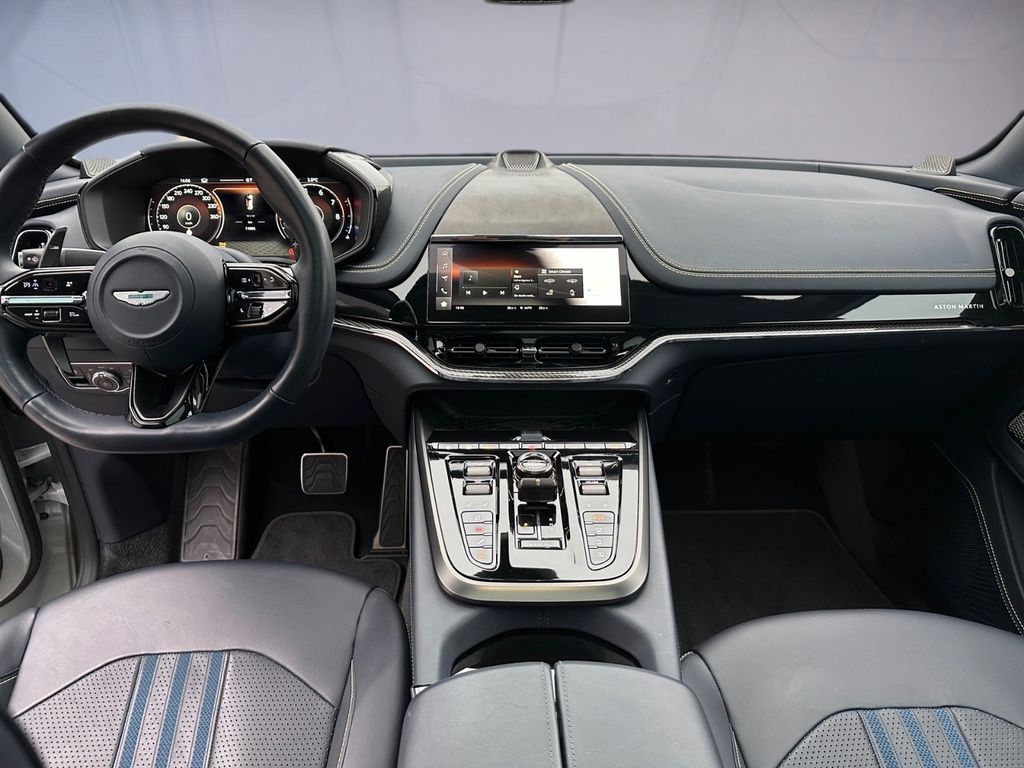 Aston Martin DBX 2024