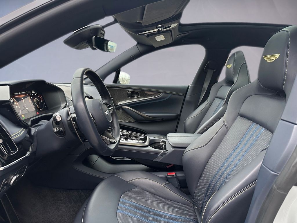 Aston Martin DBX 2024