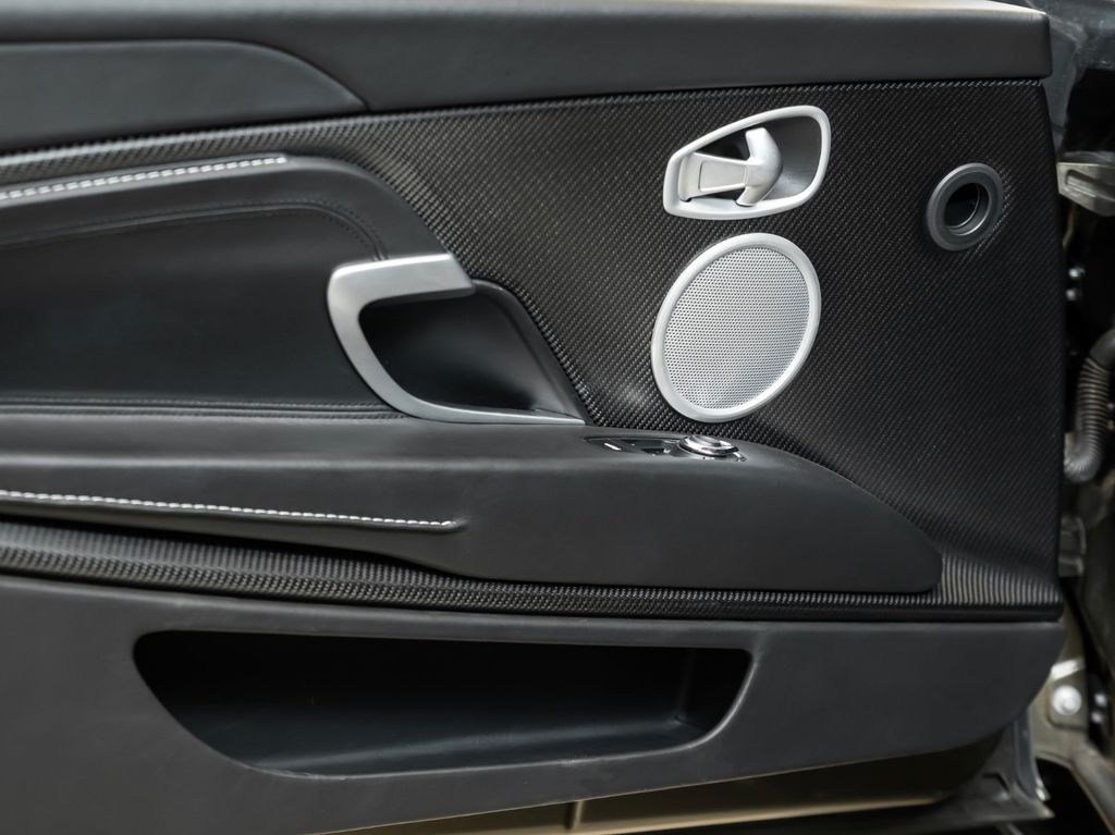 Aston Martin DB11 2018