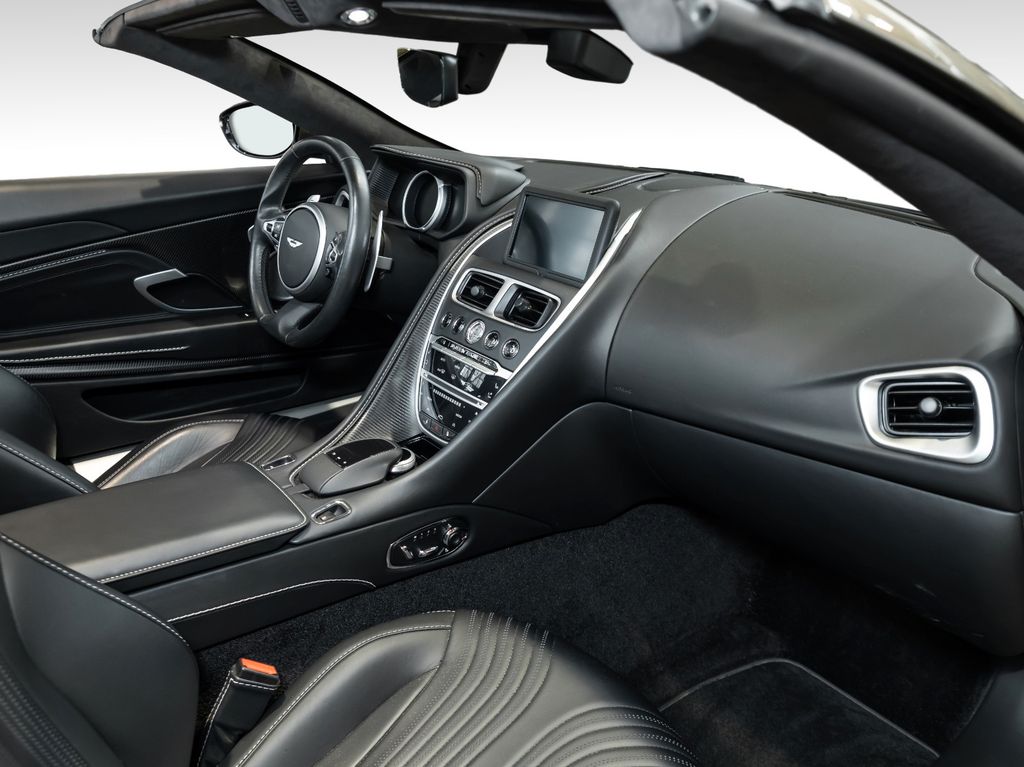 Aston Martin DB11 2018