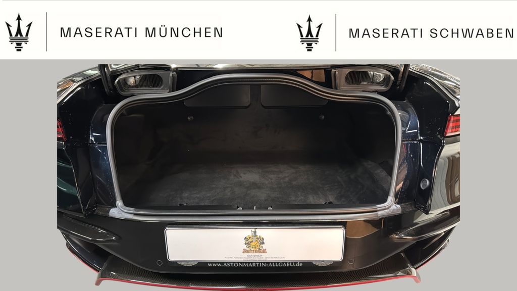 Aston Martin DBS 2025