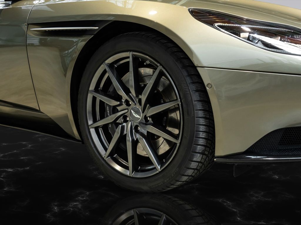 Aston Martin DB11 2018