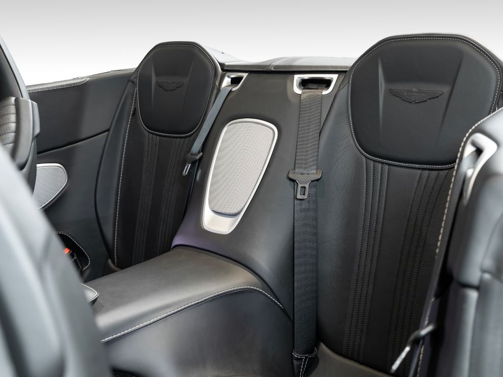 Aston Martin DB11 2018