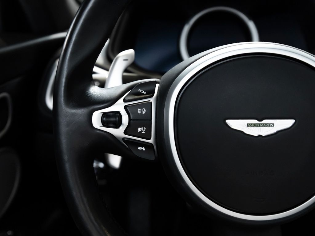 Aston Martin DB11 2018