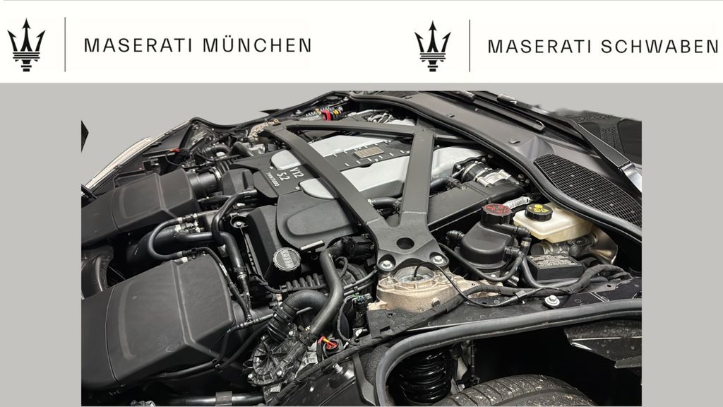 Aston Martin DBS 2025