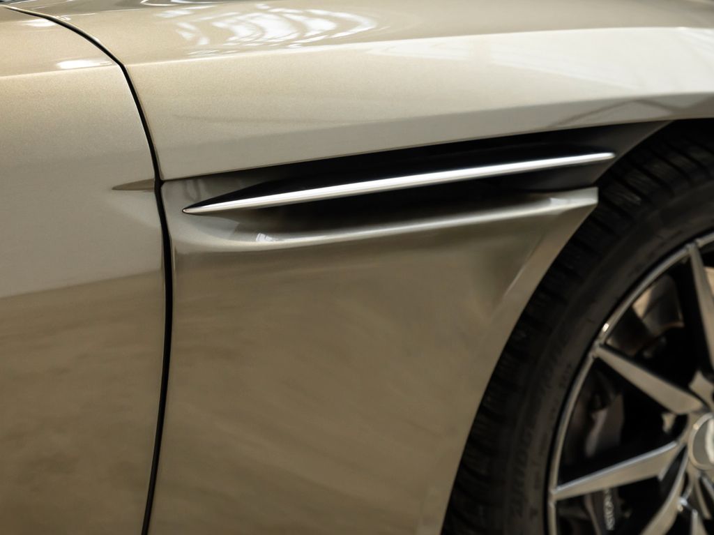 Aston Martin DB11 2018