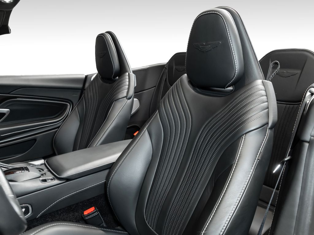 Aston Martin DB11 2018