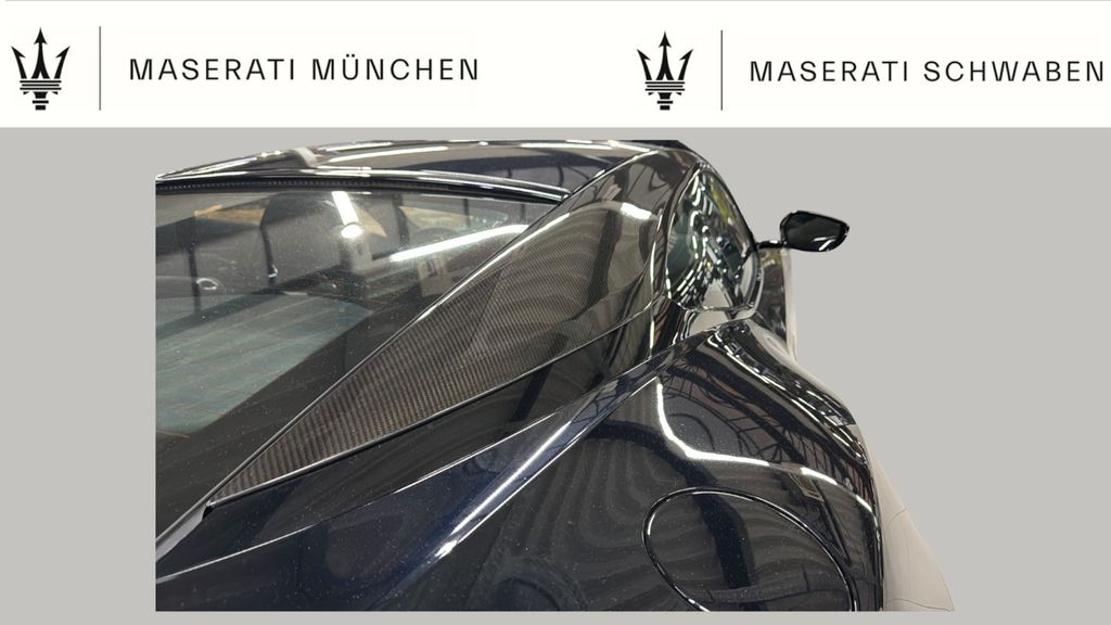 Aston Martin DBS 2025