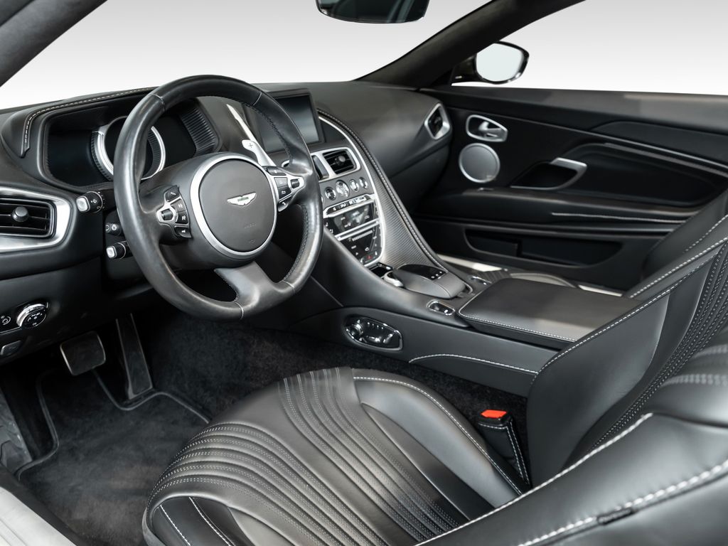 Aston Martin DB11 2018